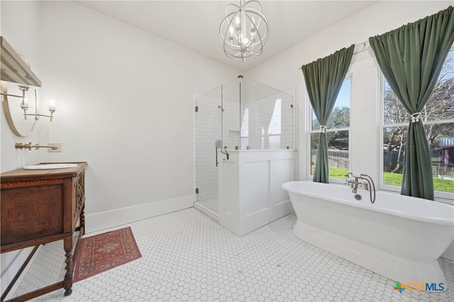 306 N Avenue E, Shiner, TX 77984