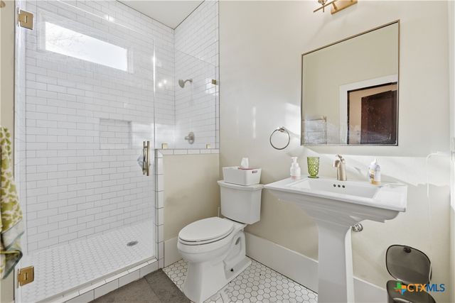 306 N Avenue E, Shiner, TX 77984