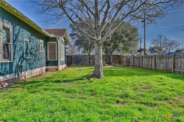 306 N Avenue E, Shiner, TX 77984