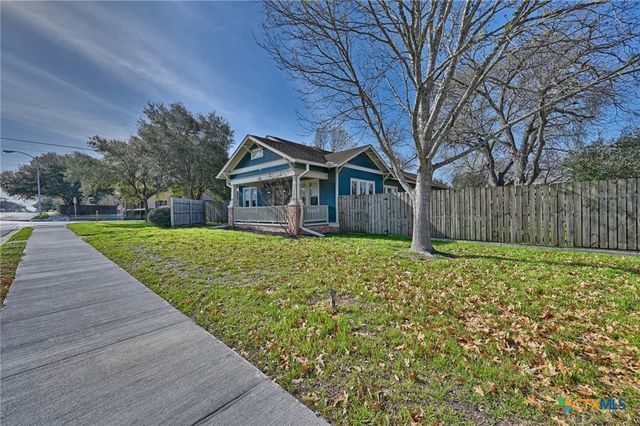 306 N Avenue E, Shiner, TX 77984