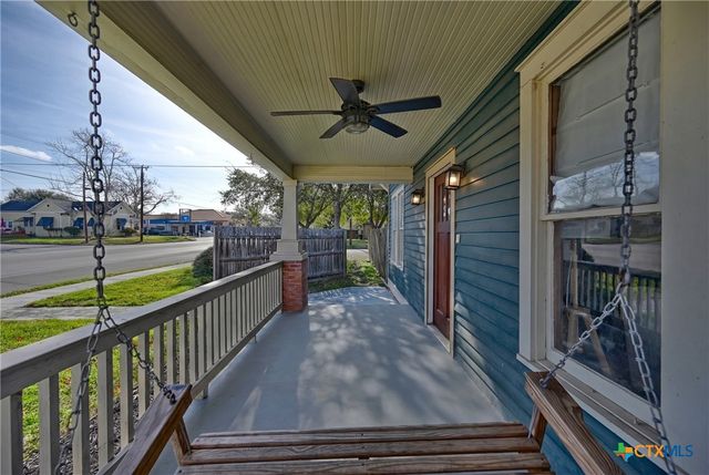 306 N Avenue E, Shiner, TX 77984