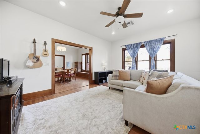 306 N Avenue E, Shiner, TX 77984