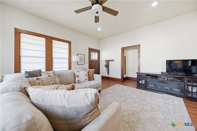 306 N Avenue E, Shiner, TX 77984