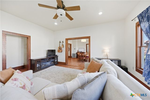 306 N Avenue E, Shiner, TX 77984