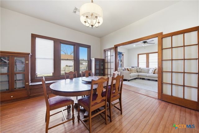 306 N Avenue E, Shiner, TX 77984