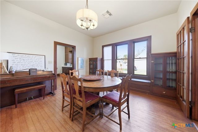 306 N Avenue E, Shiner, TX 77984