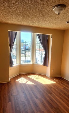 874 Isabella St, Oakland, CA 94607