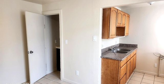 874 Isabella St, Oakland, CA 94607