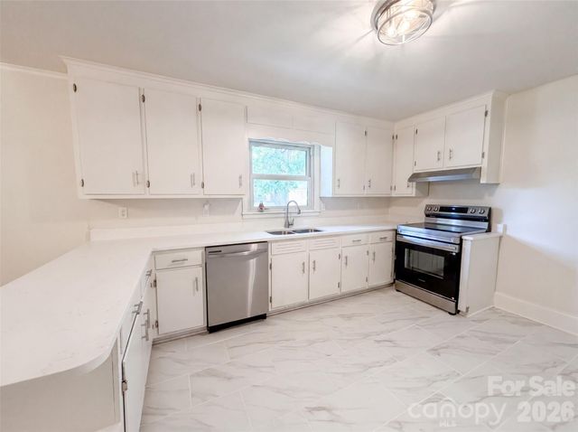1911 Amberhill Lane, Charlotte, NC 28216