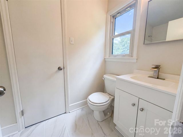 1911 Amberhill Lane, Charlotte, NC 28216