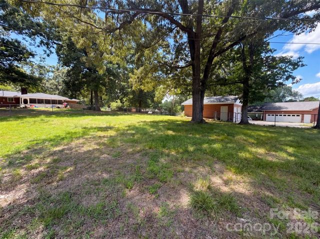 1911 Amberhill Lane, Charlotte, NC 28216