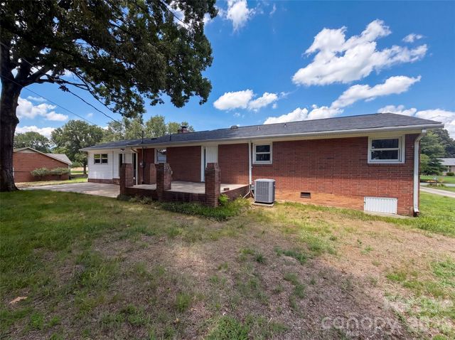 1911 Amberhill Lane, Charlotte, NC 28216