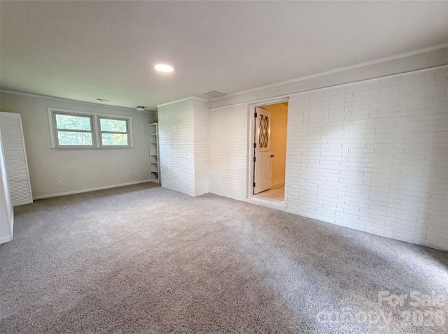 1911 Amberhill Lane, Charlotte, NC 28216