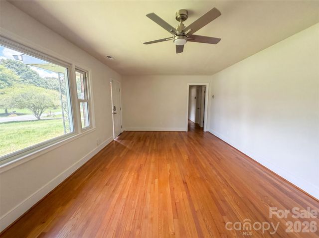 1911 Amberhill Lane, Charlotte, NC 28216