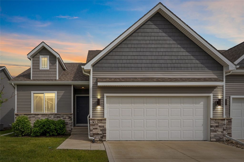 1306 NW 33rd Lane, Ankeny, IA 50023