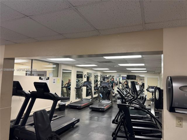 9450 Poinciana Place 405, Davie, FL 33324