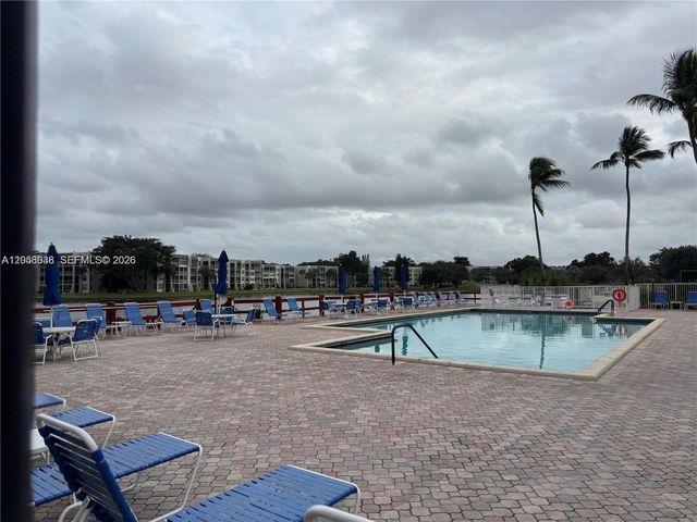 9450 Poinciana Place 405, Davie, FL 33324