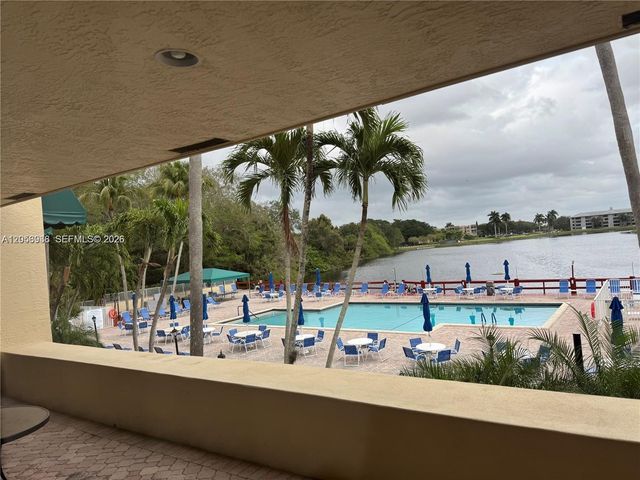 9450 Poinciana Place 405, Davie, FL 33324