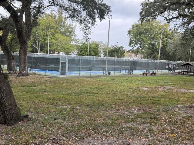 9450 Poinciana Place 405, Davie, FL 33324