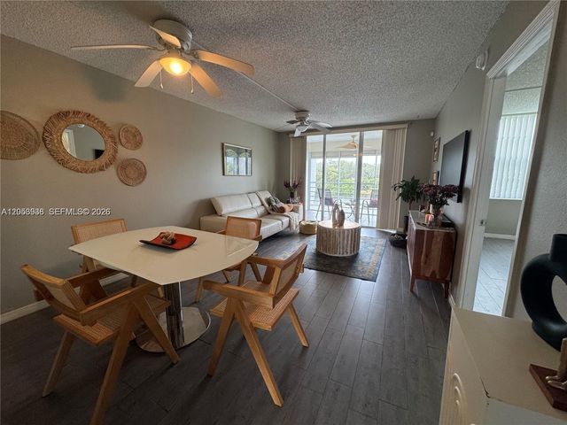 9450 Poinciana Place 405, Davie, FL 33324