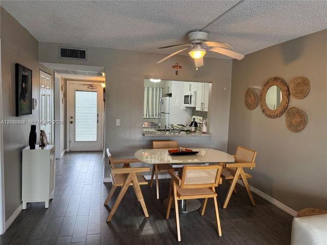 9450 Poinciana Place 405, Davie, FL 33324