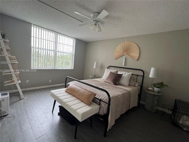 9450 Poinciana Place 405, Davie, FL 33324