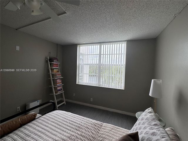 9450 Poinciana Place 405, Davie, FL 33324