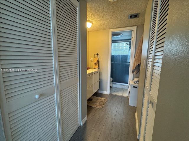 9450 Poinciana Place 405, Davie, FL 33324