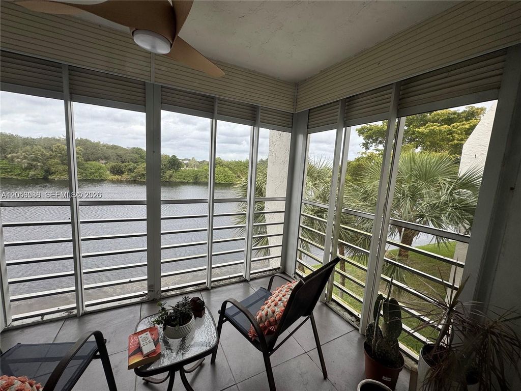 9450 Poinciana Place 405, Davie, FL 33324