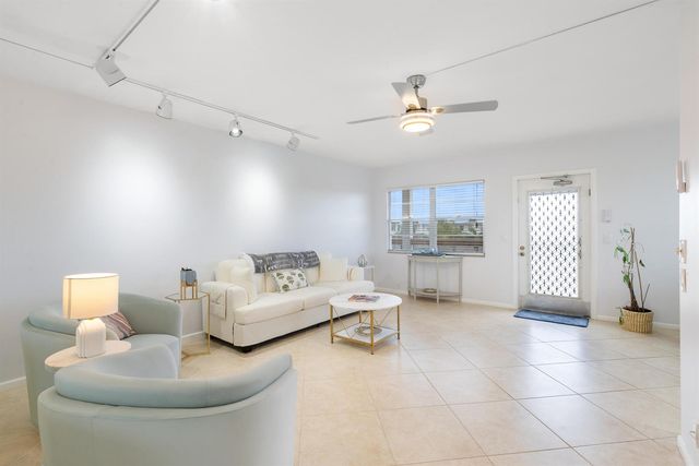 4060 Cornwall C, Boca Raton, FL 33434