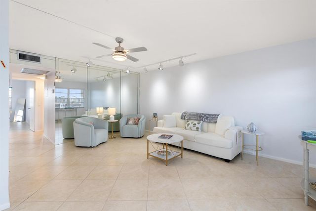 4060 Cornwall C, Boca Raton, FL 33434