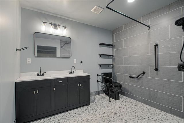 887 SE 201 Street, Holt, MO 64048