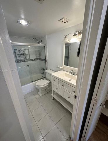 1470 NE 125th Terrace 412, North Miami, FL 33161