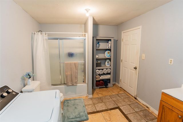 417 Hardy Street, Clute, TX 77531