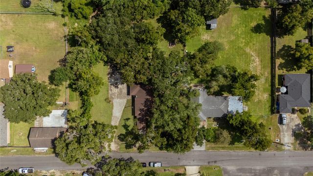 417 Hardy Street, Clute, TX 77531