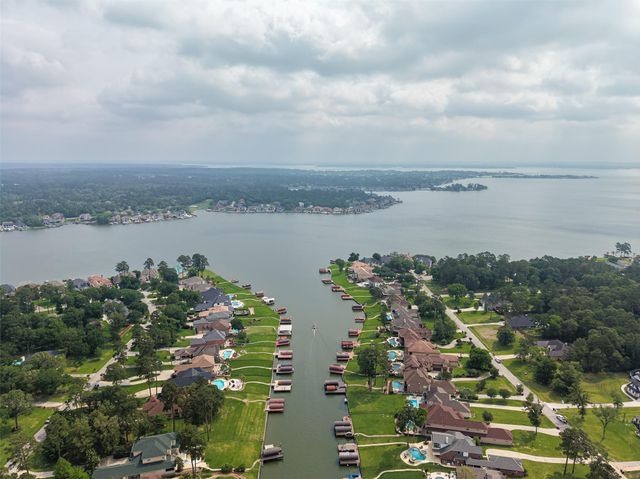 18818 E Cool Breeze Lane, Montgomery, TX 77356