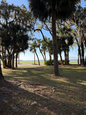 20 Spinnaker Ct, Hilton Head Island, SC 29928