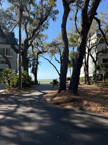 20 Spinnaker Ct, Hilton Head Island, SC 29928