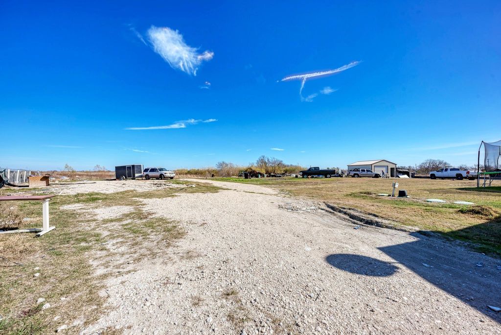 20113 Maynard CT, Coupland, TX 78615