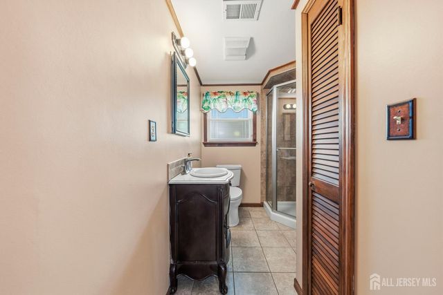 62 Pinho Avenue, Carteret, NJ 07008
