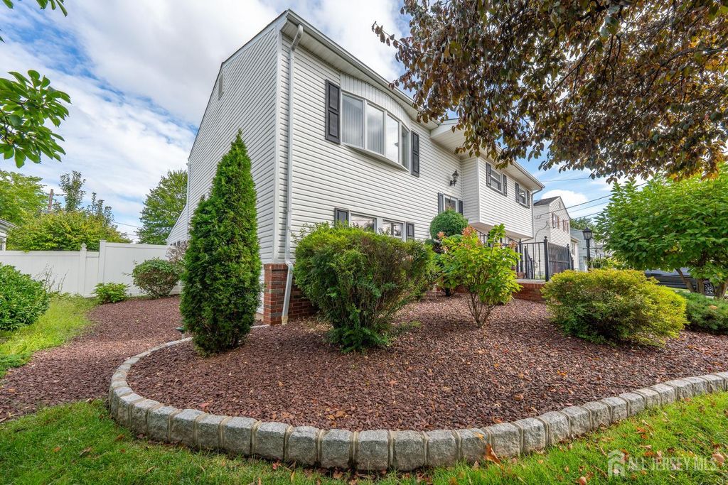 62 Pinho Avenue, Carteret, NJ 07008