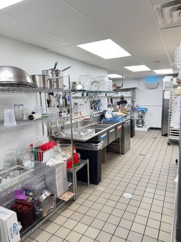 2564 N clark Street, Chicago, IL 60614