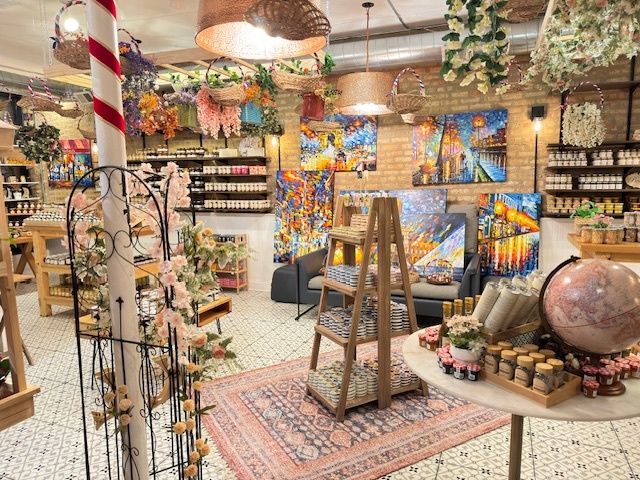 2564 N clark Street, Chicago, IL 60614