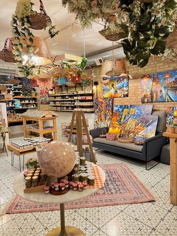 2564 N clark Street, Chicago, IL 60614