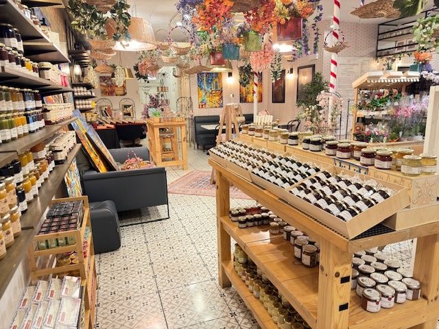 2564 N clark Street, Chicago, IL 60614