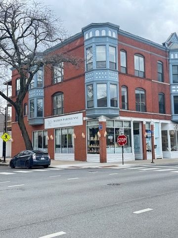 2564 N clark Street, Chicago, IL 60614