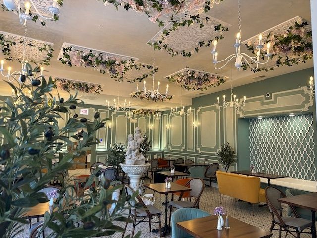 2564 N clark Street, Chicago, IL 60614