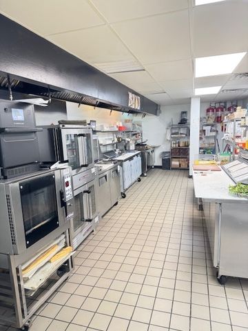 2564 N clark Street, Chicago, IL 60614