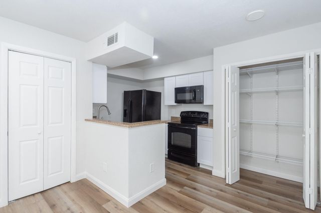 2110 Wilcrest Drive 112, Houston, TX 77042