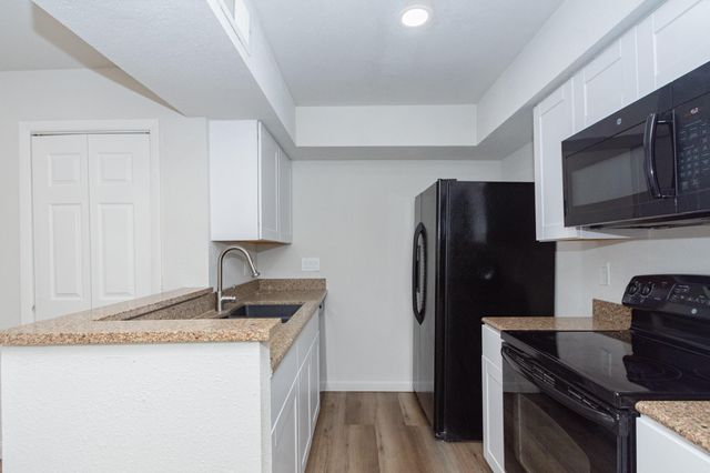 2110 Wilcrest Drive 112, Houston, TX 77042
